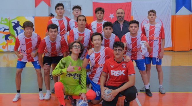 Cumhuriyet Spor Şöleni’nde futsal heyecanı başladı