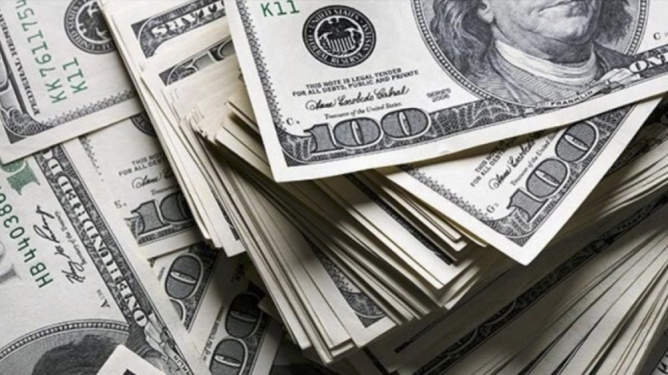 Dolar tahminini 32 TL'ye yükseltti